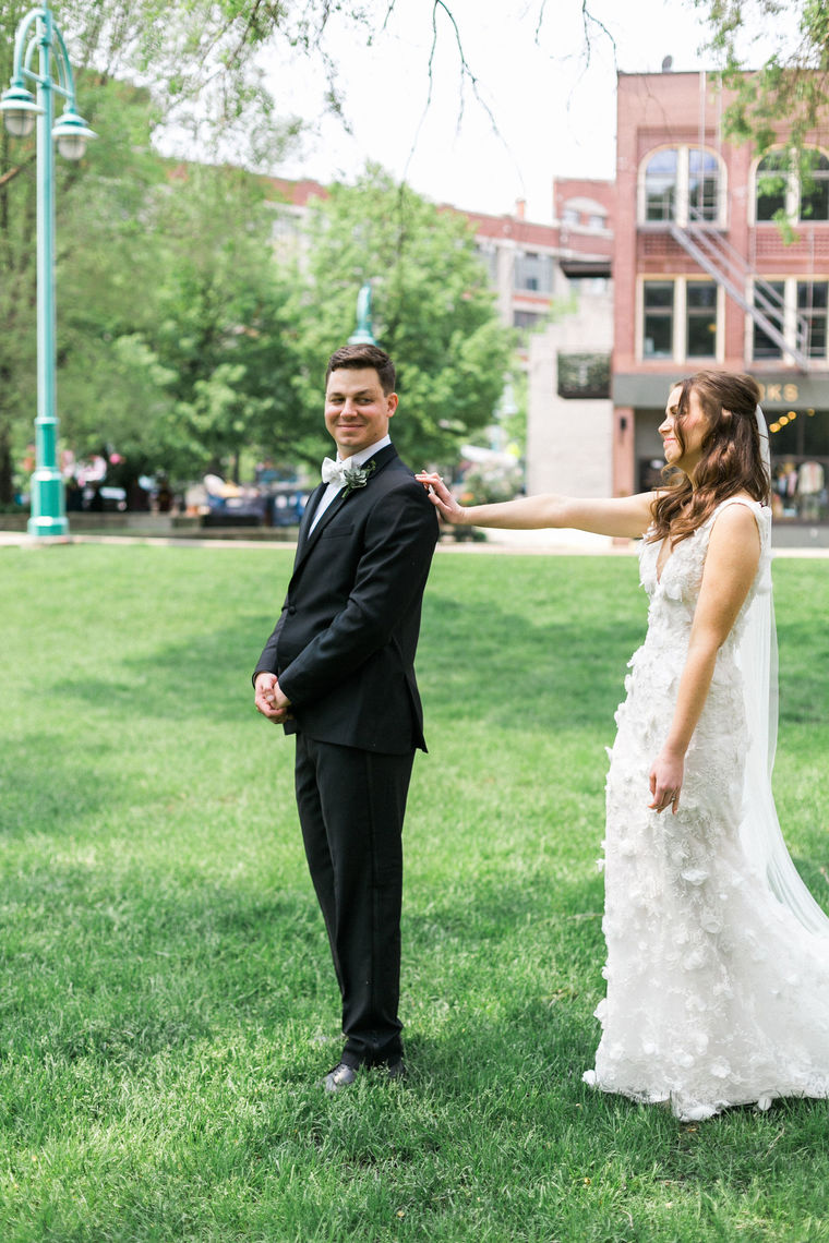 Sparkly Lace 3D Flowers Mermaid Wedding Dress With V-Neck